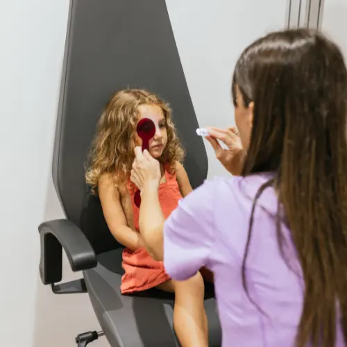 especialista en oftalmología pediátrica